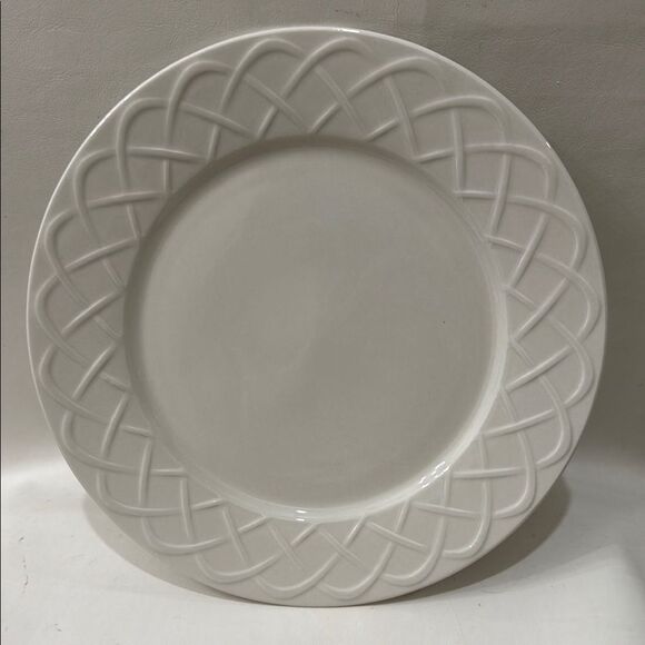 Picnic Oneida White Geometric Dinnerware Serving Platter Plate 12 1/4 In Round - Picture 2 of 10